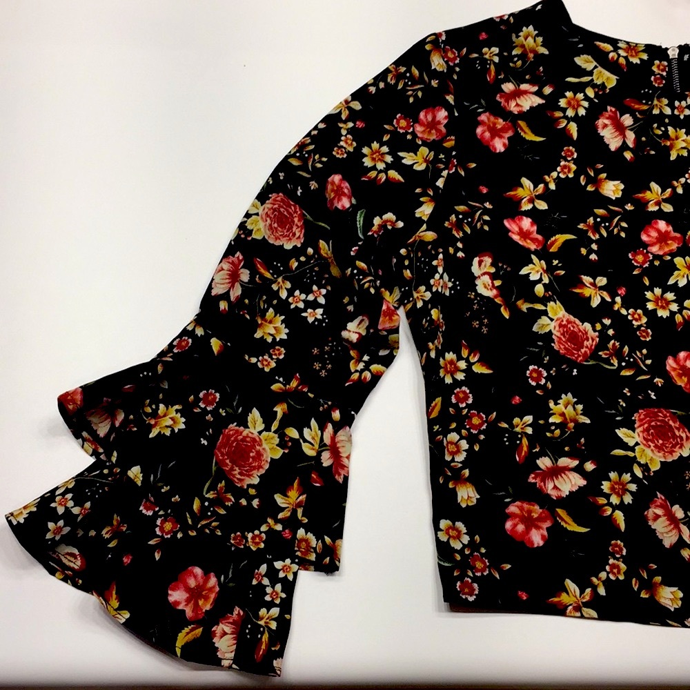 FLORAL CROP TOP 🌺 - Picture 2 of 4